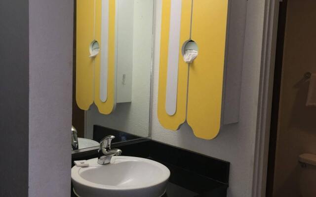 Travelodge by Wyndham Willows