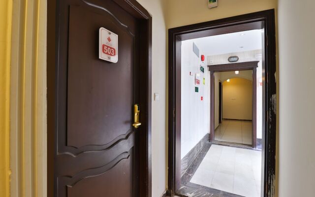 OYO 208 Roshan Hotel Suites Hera