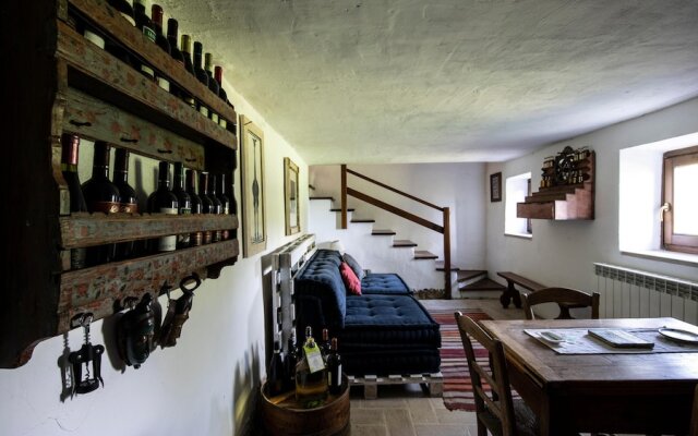 Casale Nasca In Pietra Immerso Nel Verde