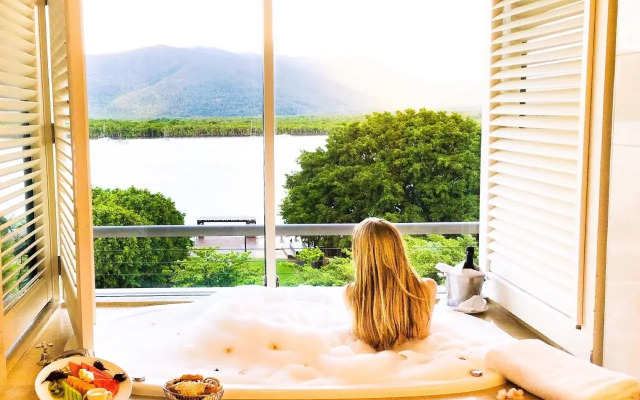 Pullman Reef Hotel Casino