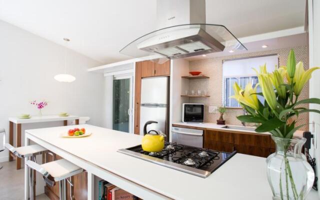 Travis Heights Modern II
