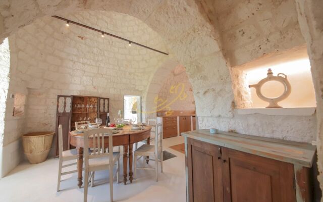 TD I Coni di Pinur Trulli With Scenic Valley View