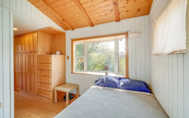 Scenic Kernville Getaway w/ Deck & Mountain Views!