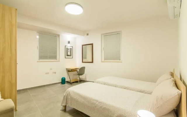 Gzira Central Bright & Modern 2bdr Apt