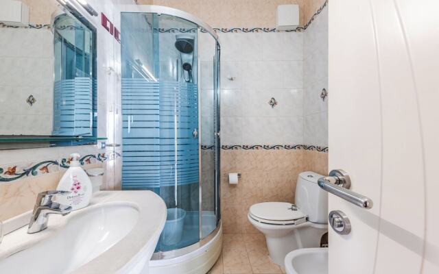 Vollga Luxury Seafront Suite