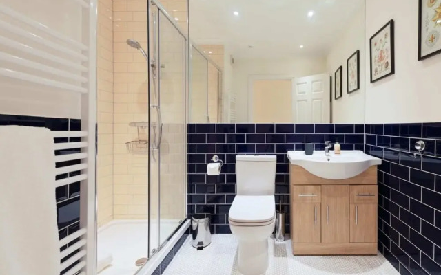 Bright and Airy 3 Bedroom Near Trafalgar Square