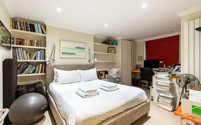 London Luxe Retreat: 5-bed Gem