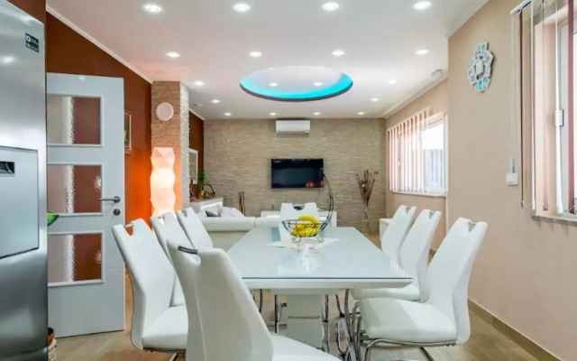 Luxury Apartment Twins