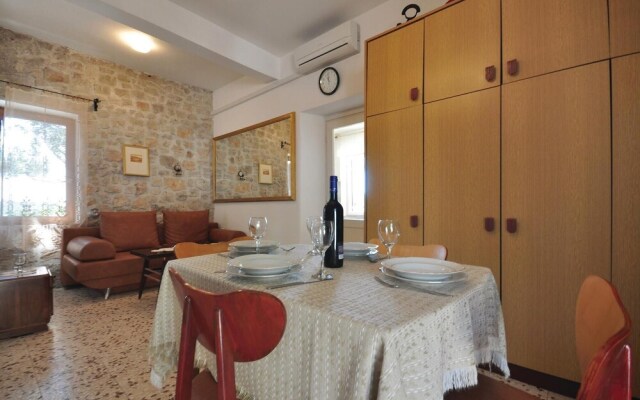 Nice Home in Vinisce With Wifi and 2 Bedrooms