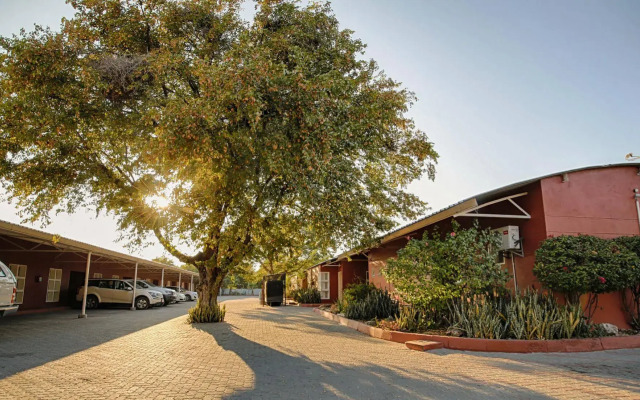 Mokoro Lodge