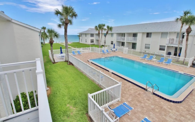 Colony Beach Club 207