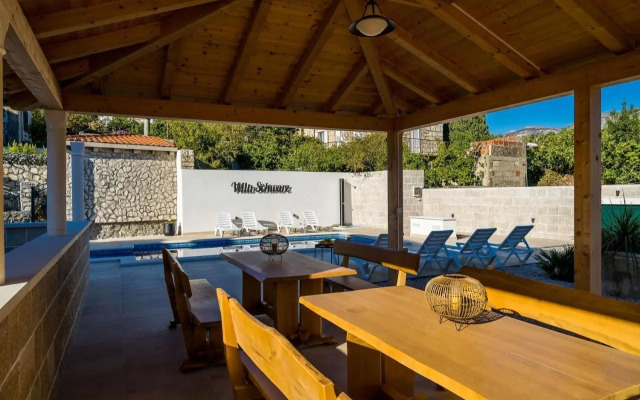 Residence & Pool Villa Schwarz Suites