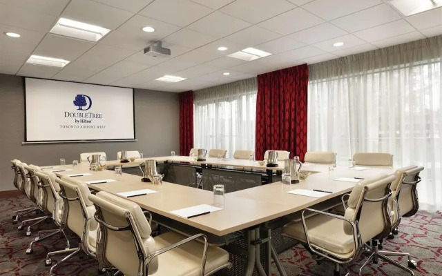 DoubleTree by Hilton Toronto Airport