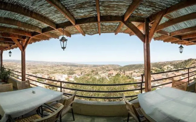Hill View Restaurant & Apartments