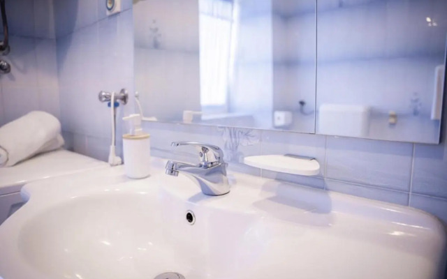 Roža in Sveti Bartol (Haus für 2-3 Personen)