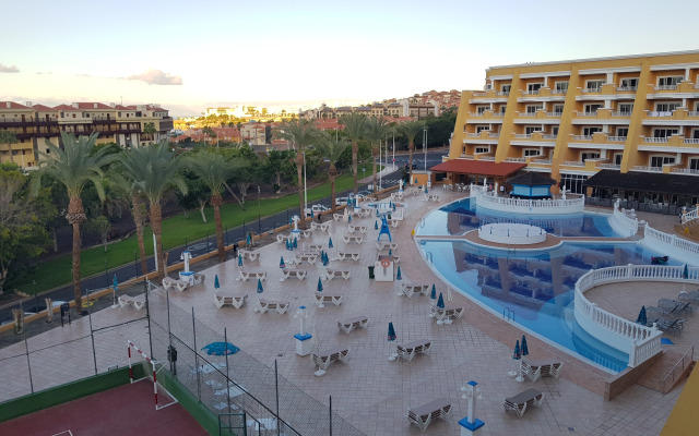 Playa Real Resort