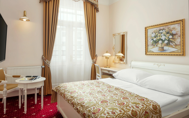 Alqush Downtown Hotel