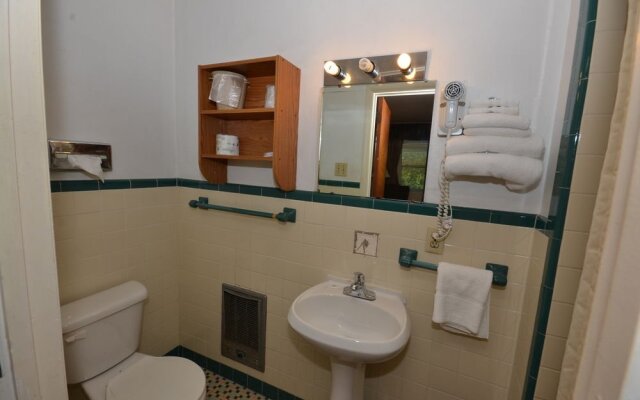 Budget Host Mel-Dor Motel