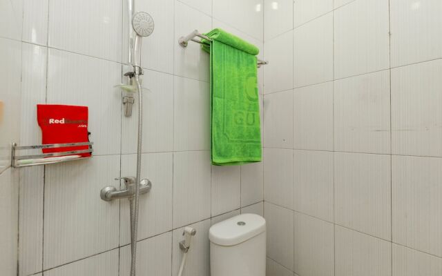 RedDoorz Plus near Fort Rotterdam
