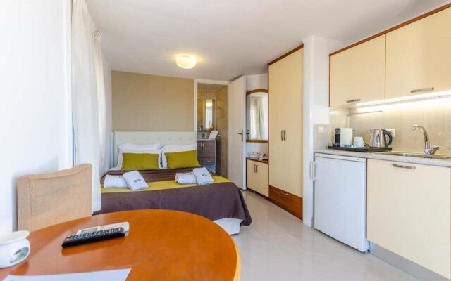 Pela Mare Hotel