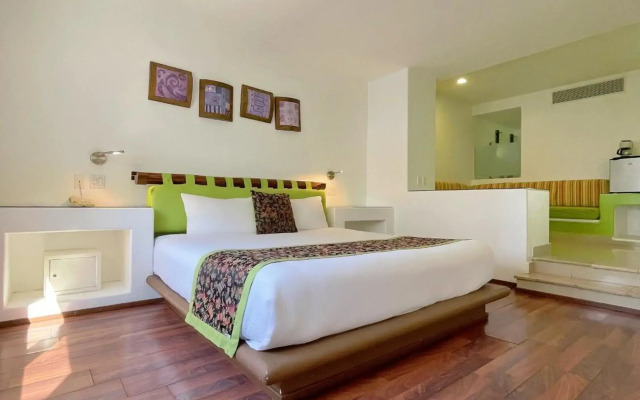 Seven Crown Express & Suites by Kavia