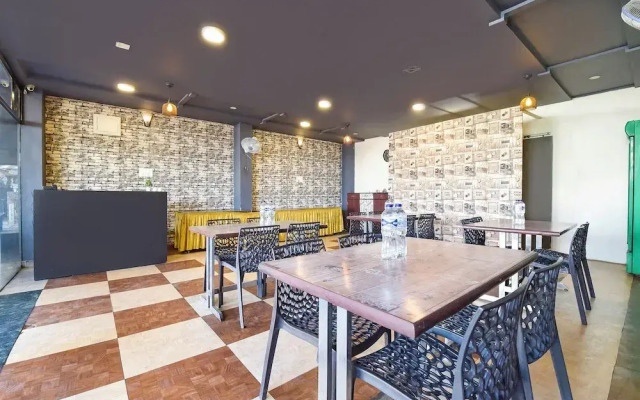 Fabhotel Dream Palace