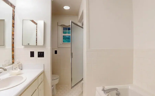 Live Oak Hideaway 4 Bedroom Home