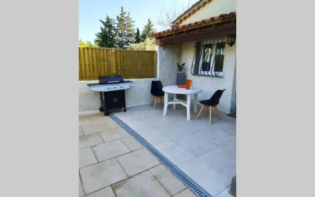 T1 DE 45M2 CLIMATISE, SPA, au milieu des oliviers