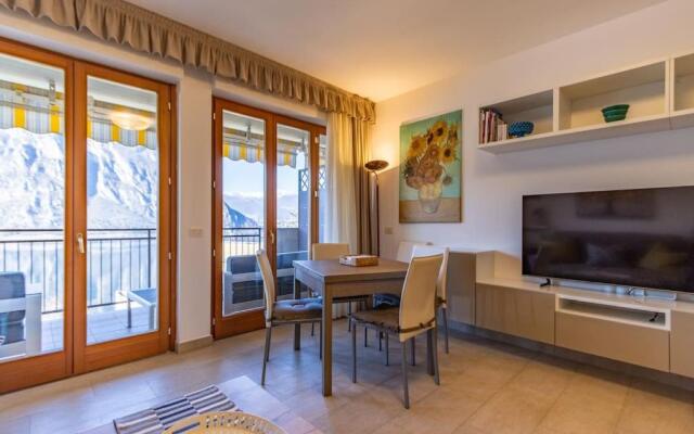 NEW! Bellavista Residence Wraparound Lake Views