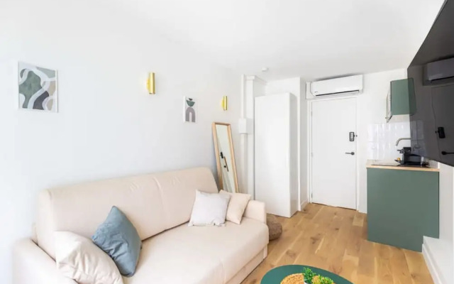 Lavie Maison Equipped Studio Chartrons