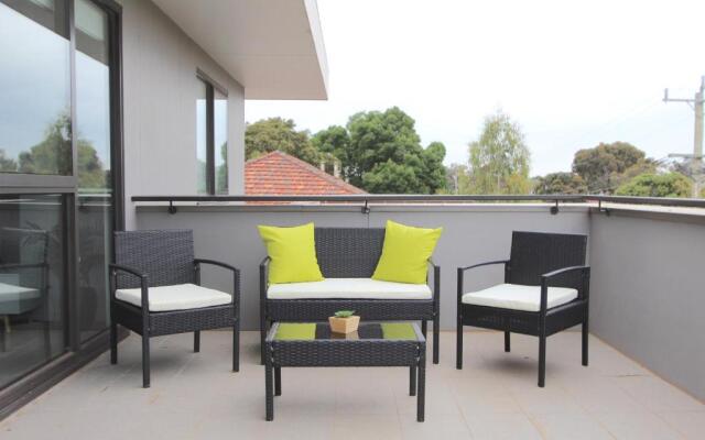 StayCentral-Heidelberg Heights Penthouse