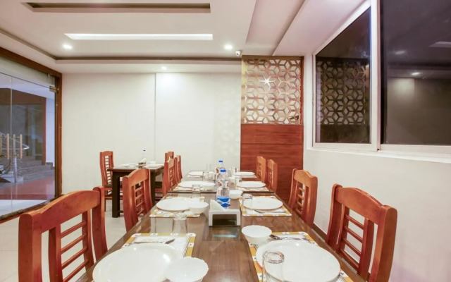 FabHotel Emirates Suites