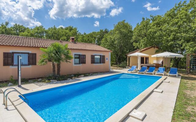 Holiday home Fragola with Outdoor Swimmingpool  in Tinjan