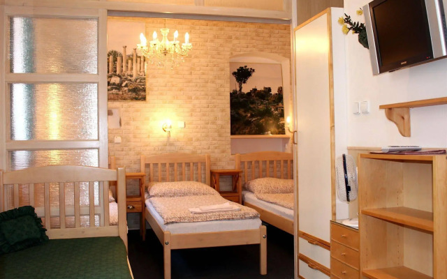 Alice Apartment House