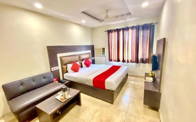 OYO Rooms Ludhiana Railway Station Clock Tower