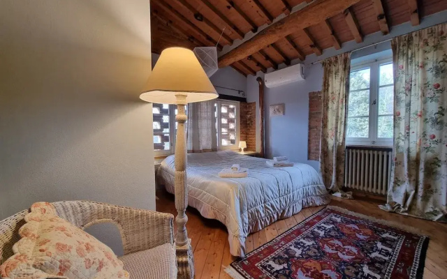 Farmhouse in Tuscany With Pool Near Montecastello
