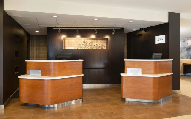 Courtyard by Marriott Fresno