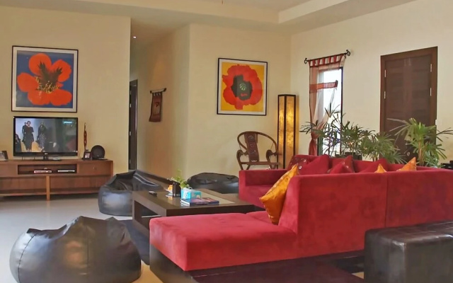 Villa Ploi Jantra 5 Bed Huge Holiday Home with Staff