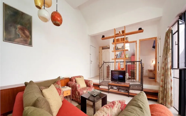 Charming Sunny Haven with Balcony by Sea N Rent