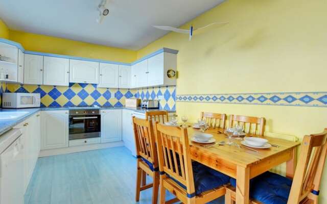 Modern Holiday Home in Saundersfoot With Terrace