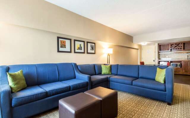 Comfort Suites at Woodbridge