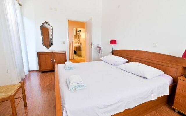 Ani - Family Friendly - A1(7)