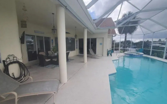 Cozy Canal 3 Bedroom Home