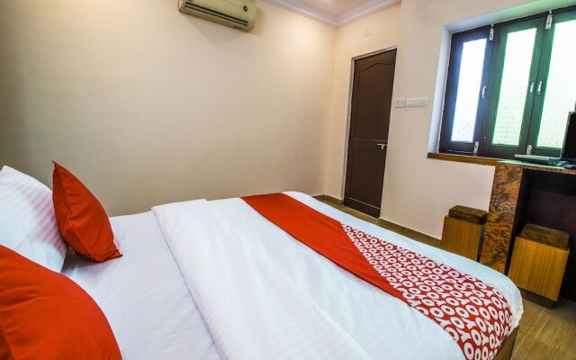 Oyo 13935 Party House