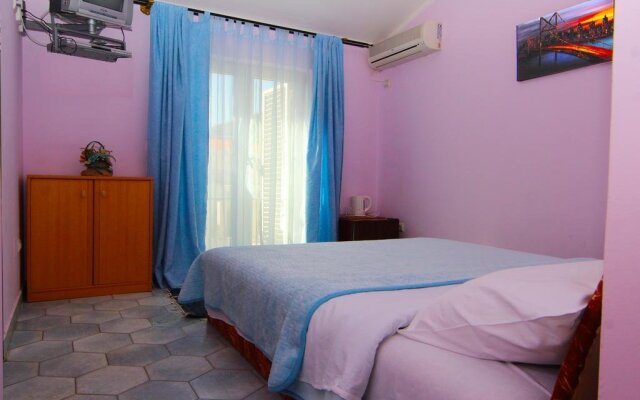 Veronica V Guest House