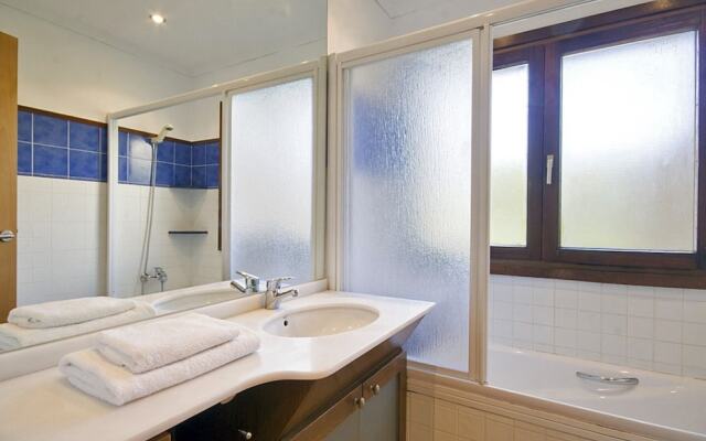 Villa - 6 Bedrooms with Pool and WiFi - 104983