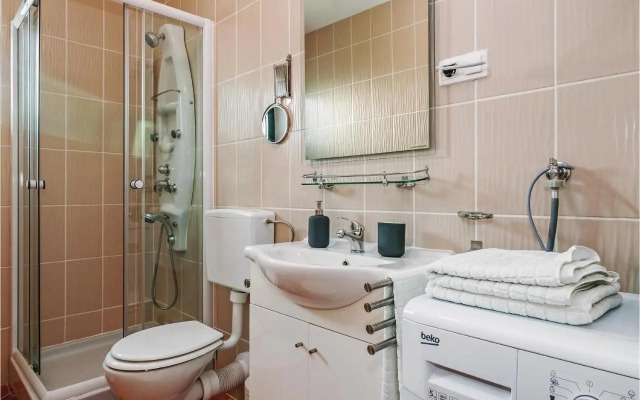Three-Bedroom Apartment in Privlaka