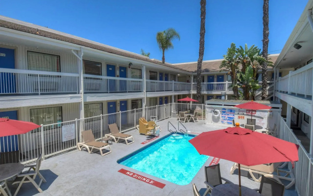 Motel 6 Santa Ana, CA