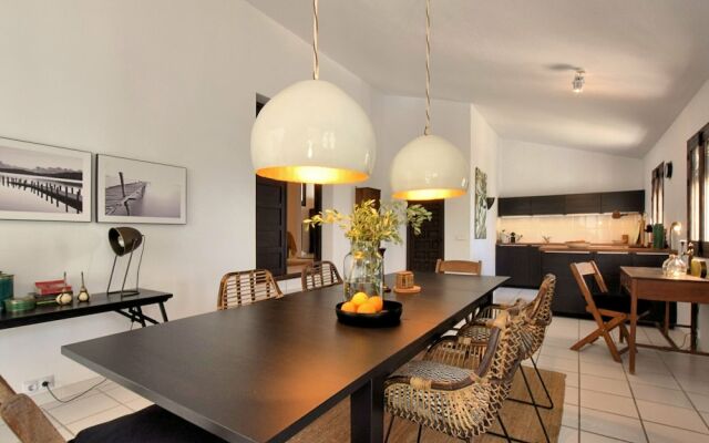 Splendid Villa With in Sayalonga Swimming Pool