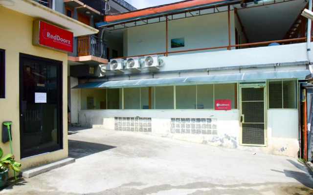 RedDoorz Plus near Ciputra World Kuningan 2